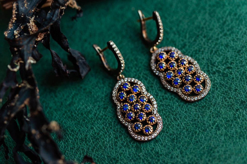 Silver 925 and gold details Earrings with Sapphires and white topazes.
