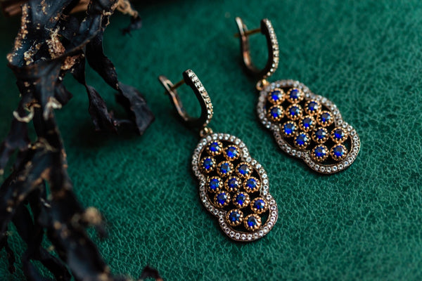 Silver 925 and gold details Earrings with Sapphires and white topazes.