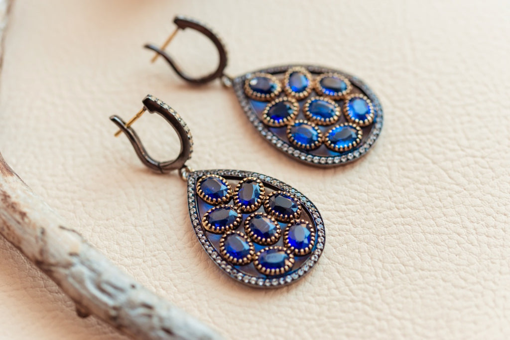 Silver 925 and gold details Earrings with Kyanites and white topazes.