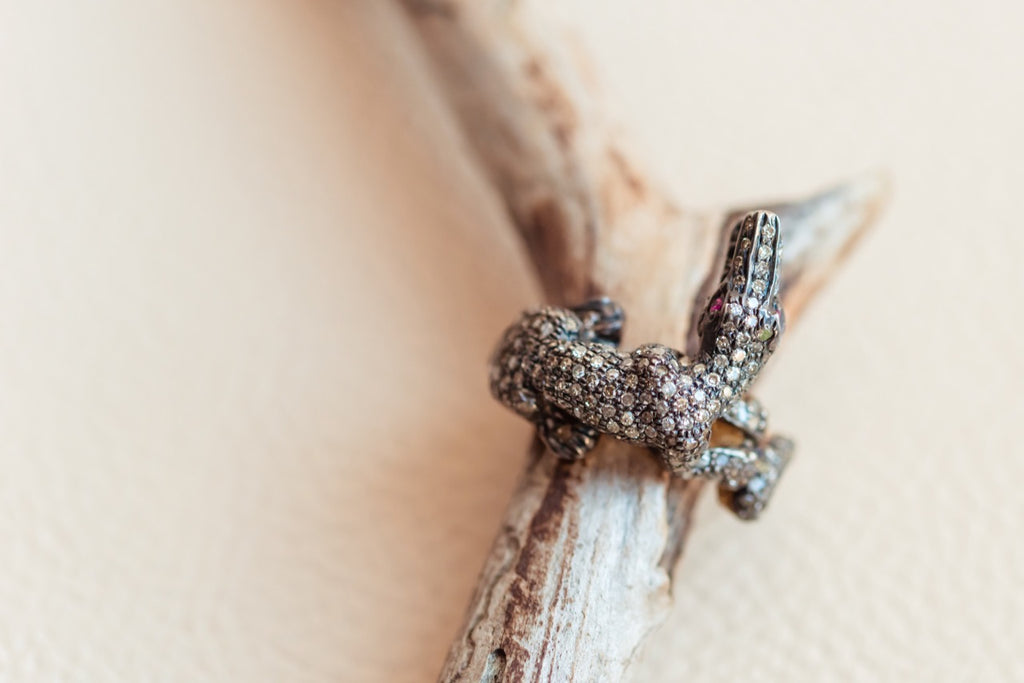 Silver and gold rose cut diamonds ring Alligator