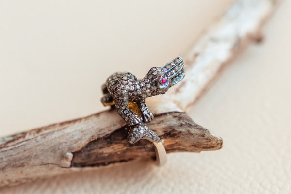 Silver and gold rose cut diamonds ring Alligator